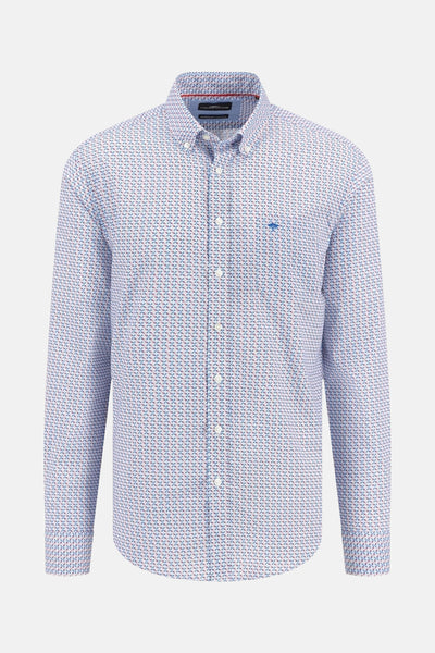 Chemise à manches longues imprimée par FYNCH-HATTON, avec motif all-over bleu et rouge, et logo discret.
