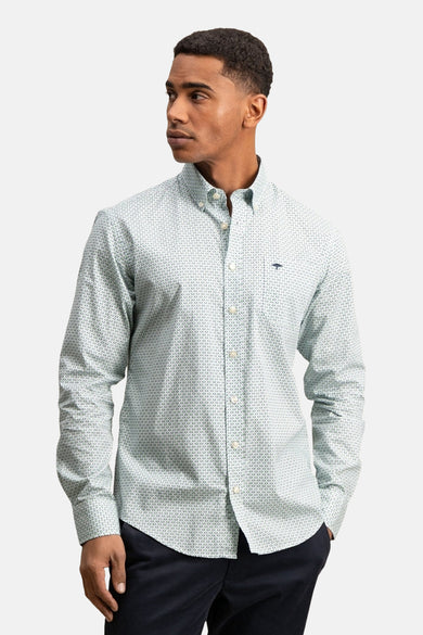 Chemise à manches longues verte de FYNCH-HATTON, avec motif géométrique subtil.