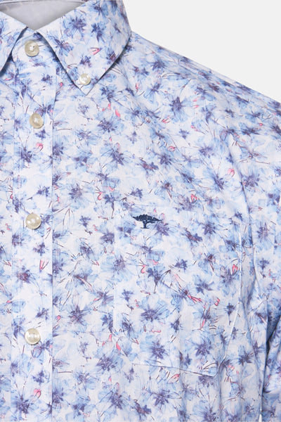 Chemise à manches longues bleue de FYNCH-HATTON avec motif floral et poche poitrine.
