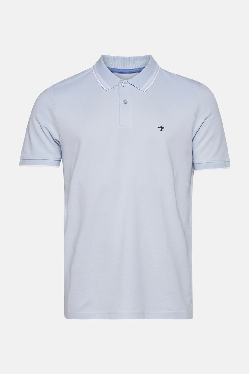 Polo à manches courtes bleu clair de FYNCH-HATTON, avec col et manches à rayures blanches.