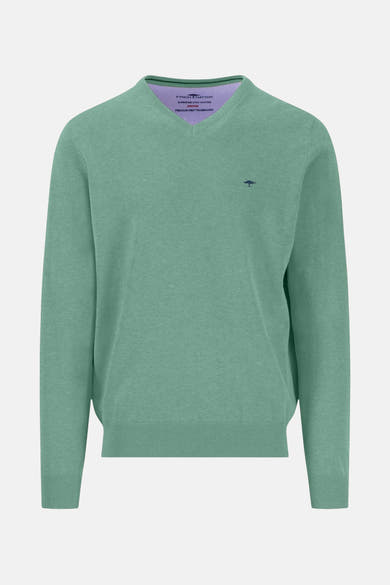 Pull à col en V vert de FYNCH-HATTON avec un petit logo brodé.