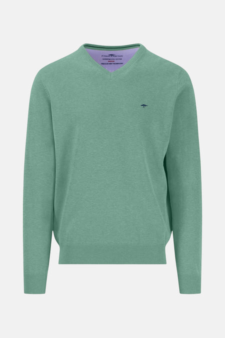 Groene V-hals trui van FYNCH-HATTON met een klein geborduurd logo.