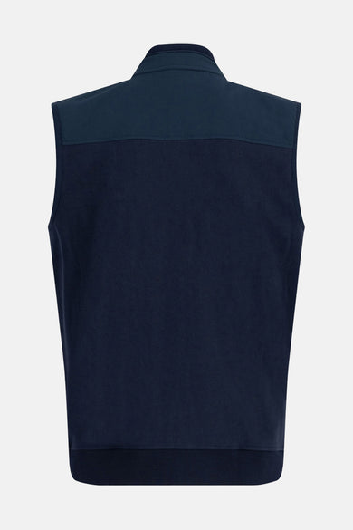 Gilet bleu de FYNCH-HATTON, avec un empiècement contrasté au niveau du cou et des épaules.