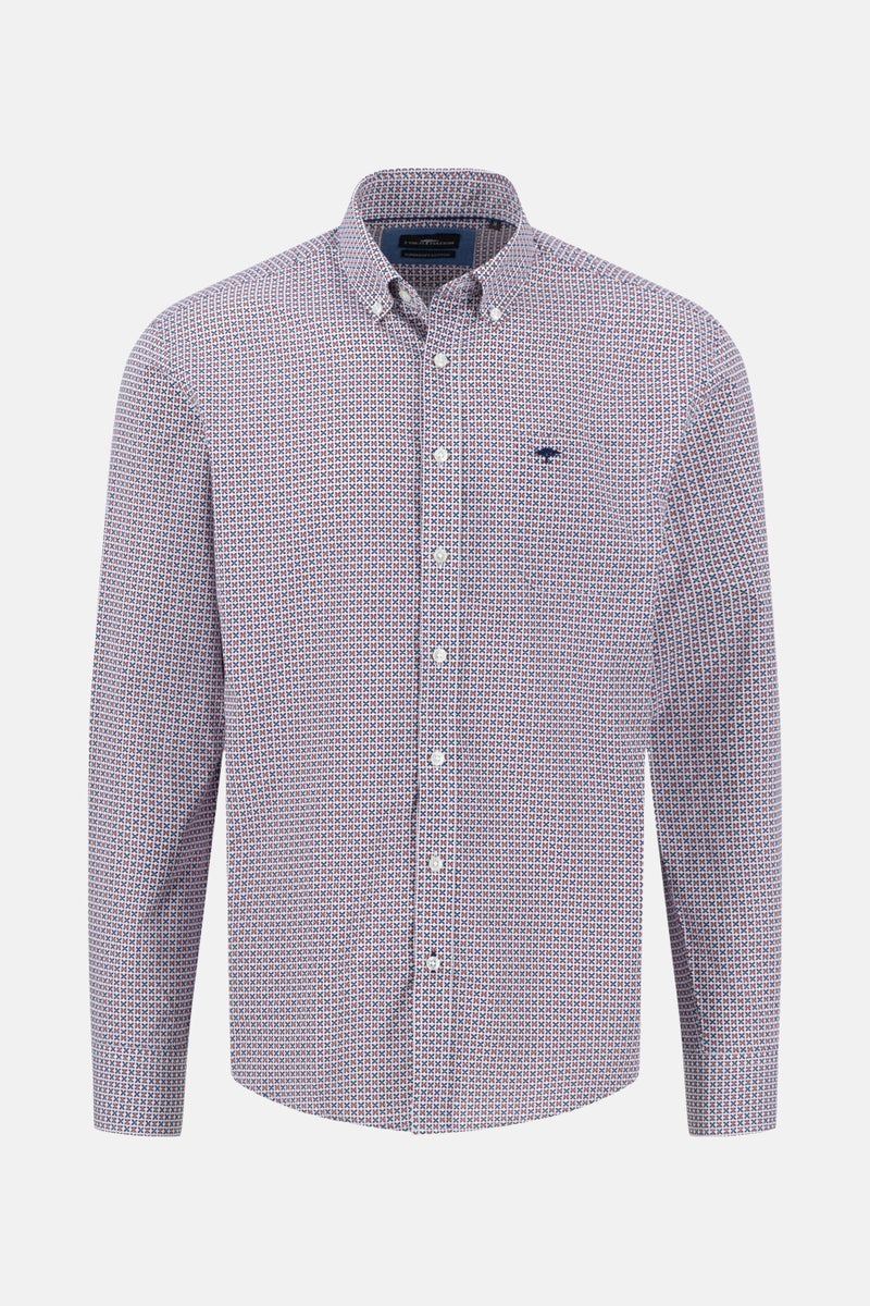 Chemise à manches longues rouge par FYNCH-HATTON avec motif géométrique et boutons blancs.