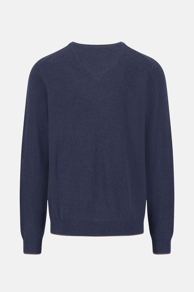 Pull à col en V bleu de FYNCH-HATTON avec bordure marron au col et à la taille.