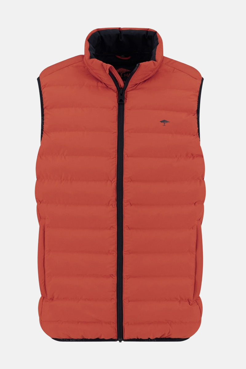 Oranje mouwloos vest van FYNCH-HATTON met zwarte ritssluiting en discreet logo.