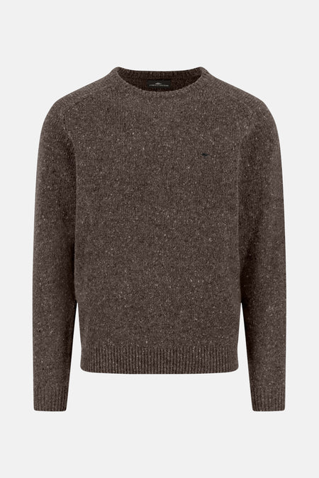 Ronde hals trui bruin van FYNCH-HATTON, met een gemêleerde textuur en een klein geborduurd logo.