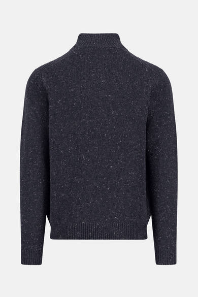 Pull à col roulé bleu de FYNCH-HATTON avec texture mouchetée, vu de dos.

