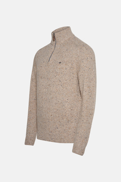 Pull à col roulé écru de FYNCH-HATTON, en maille texturée avec fermeture éclair partielle.