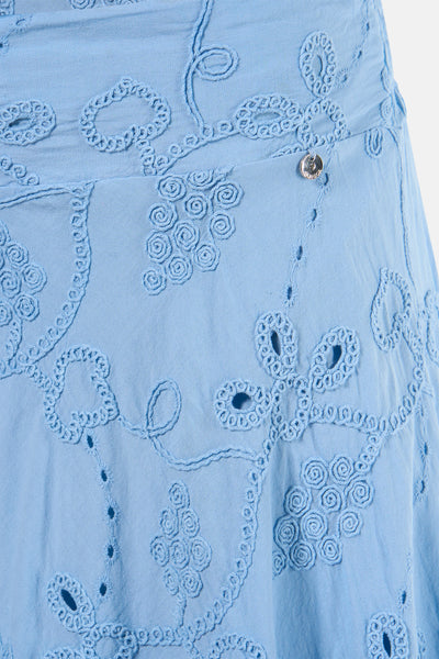 Lange blauwe rok van GOA GOA met ajourborduursel en decoratief knoopdetail.