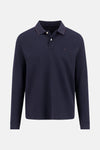 Polo à manches longues bleu de FYNCH-HATTON, avec un col contrasté et logo brodé sur la poitrine.
