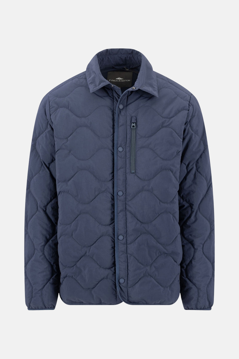 Veste de pluie bleue par FYNCH-HATTON, matelassée avec fermeture à boutons et petite poche zippée.