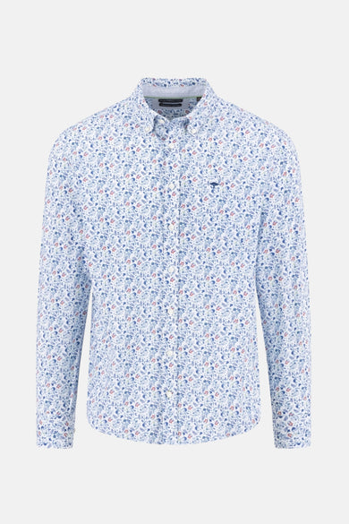 Blauwe blouse met lange mouwen van FYNCH-HATTON, bloemenprint op een witte achtergrond, achterzijde.