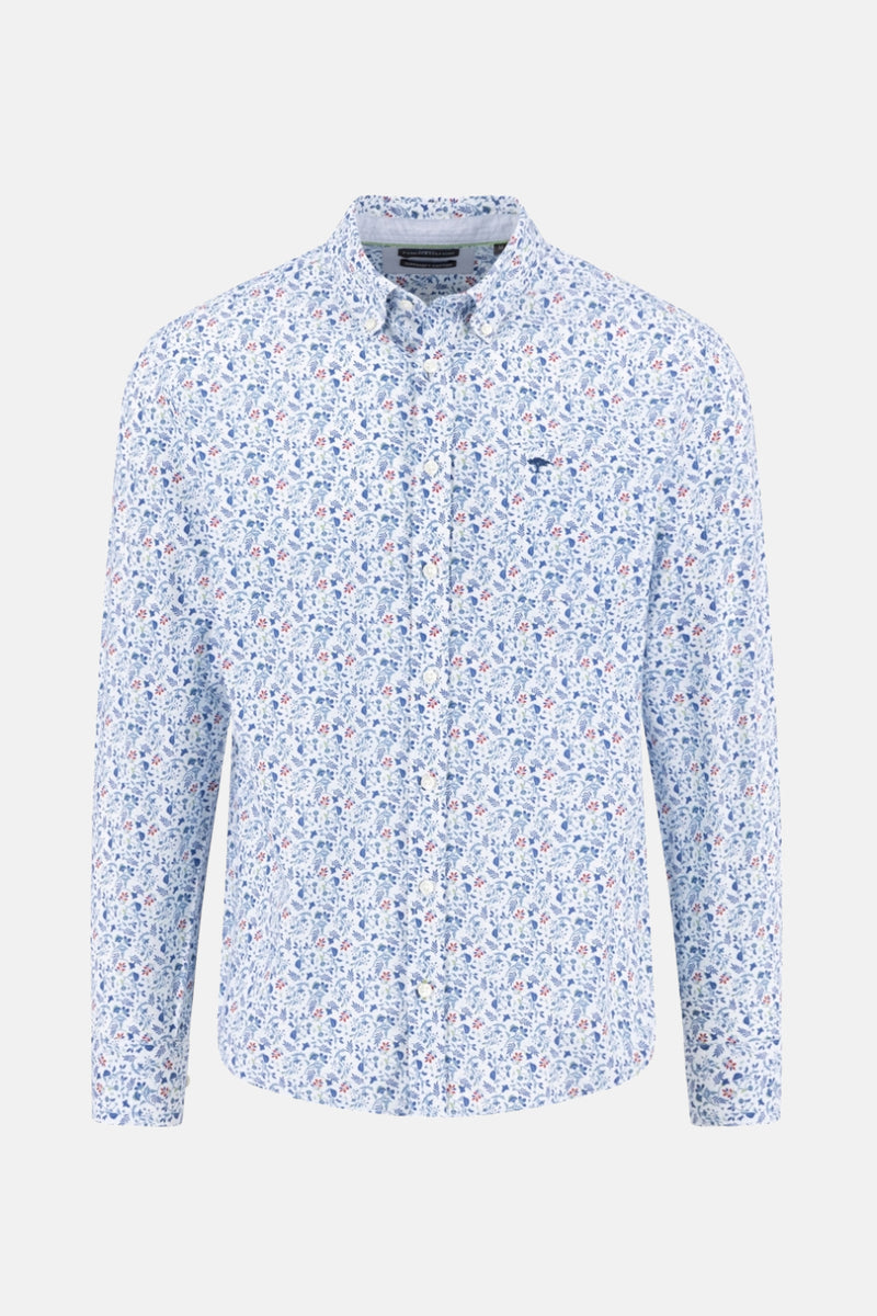 Blauwe blouse met lange mouwen van FYNCH-HATTON, bloemenprint op een witte achtergrond, achterzijde.