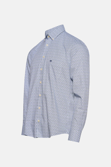 Chemise à manches longues multicolore de FYNCH-HATTON, avec un motif all-over et une coupe classique, vue de côté.