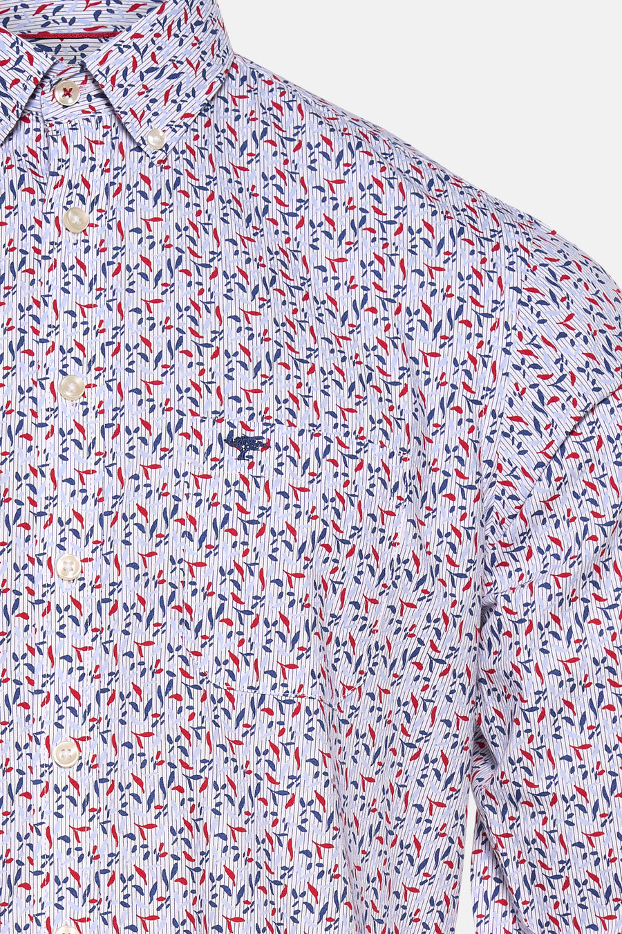 Chemise à manches longues rouge à rayures, par FYNCH-HATTON, avec un imprimé à motifs de feuilles.