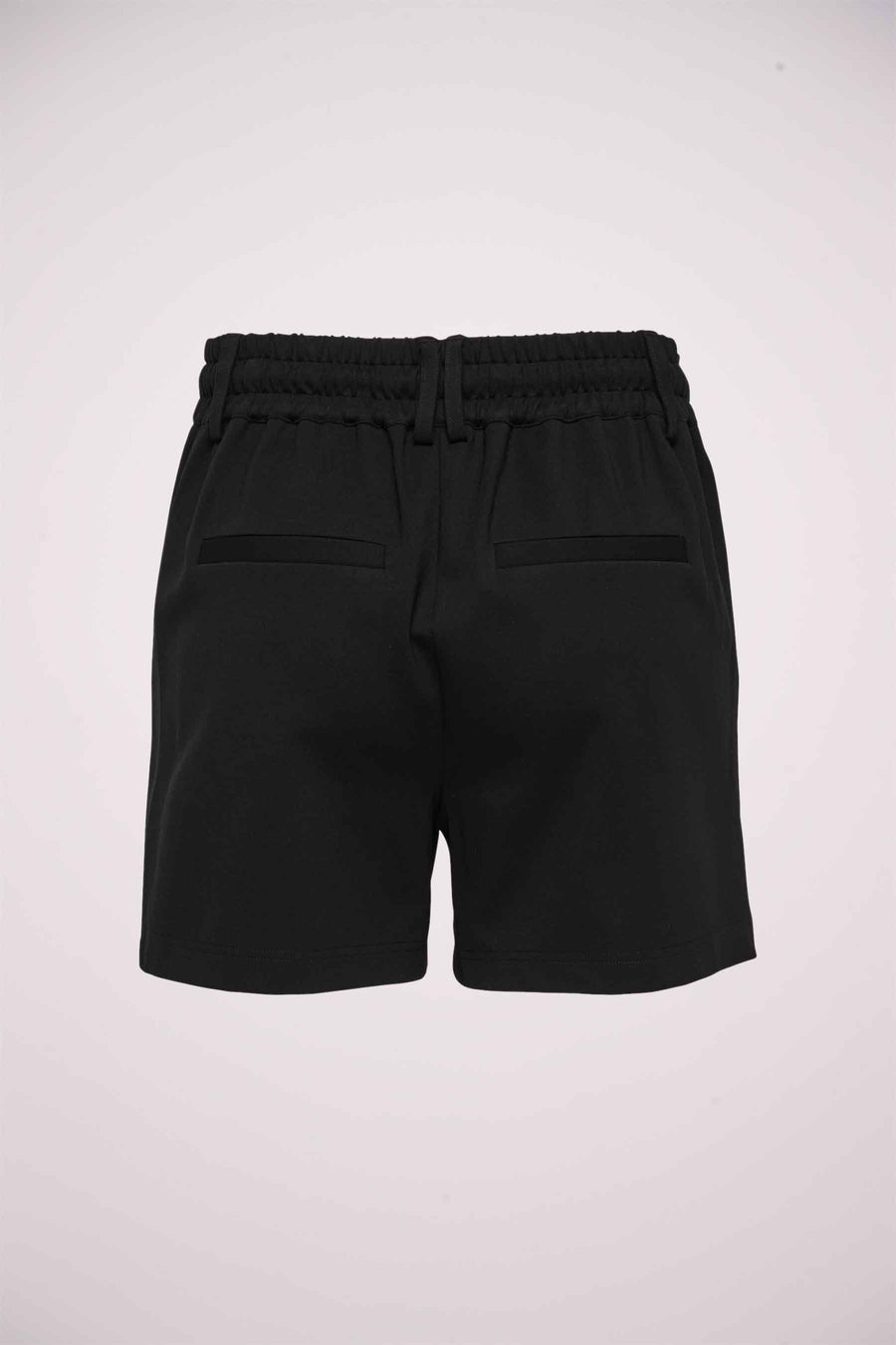 Korte zwarte broek van ONLY, met elastische tailleband en paspelzakken achter.