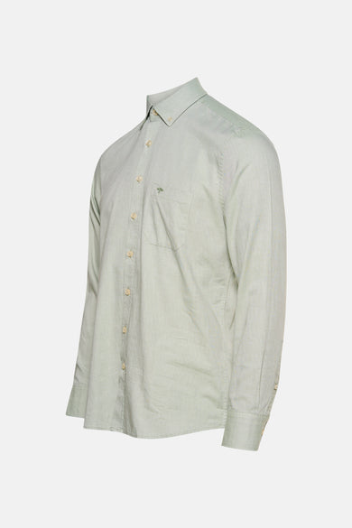 Chemise à manches longues verte de FYNCH-HATTON avec poche poitrine et boutons apparents.