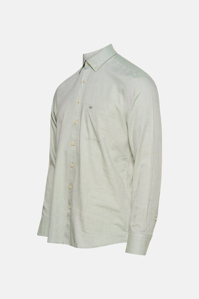 Chemise à manches longues verte de FYNCH-HATTON avec poche poitrine et boutons apparents.