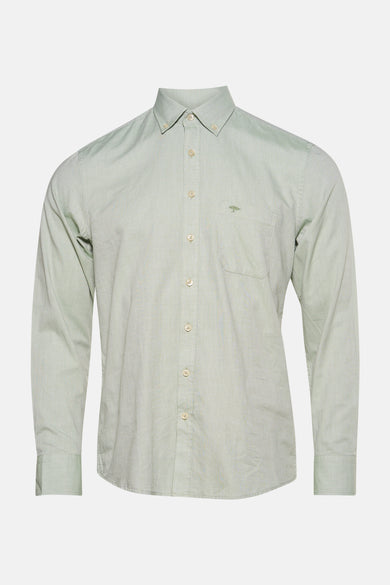 Chemise à manches longues verte de FYNCH-HATTON avec poche poitrine et motif subtil.