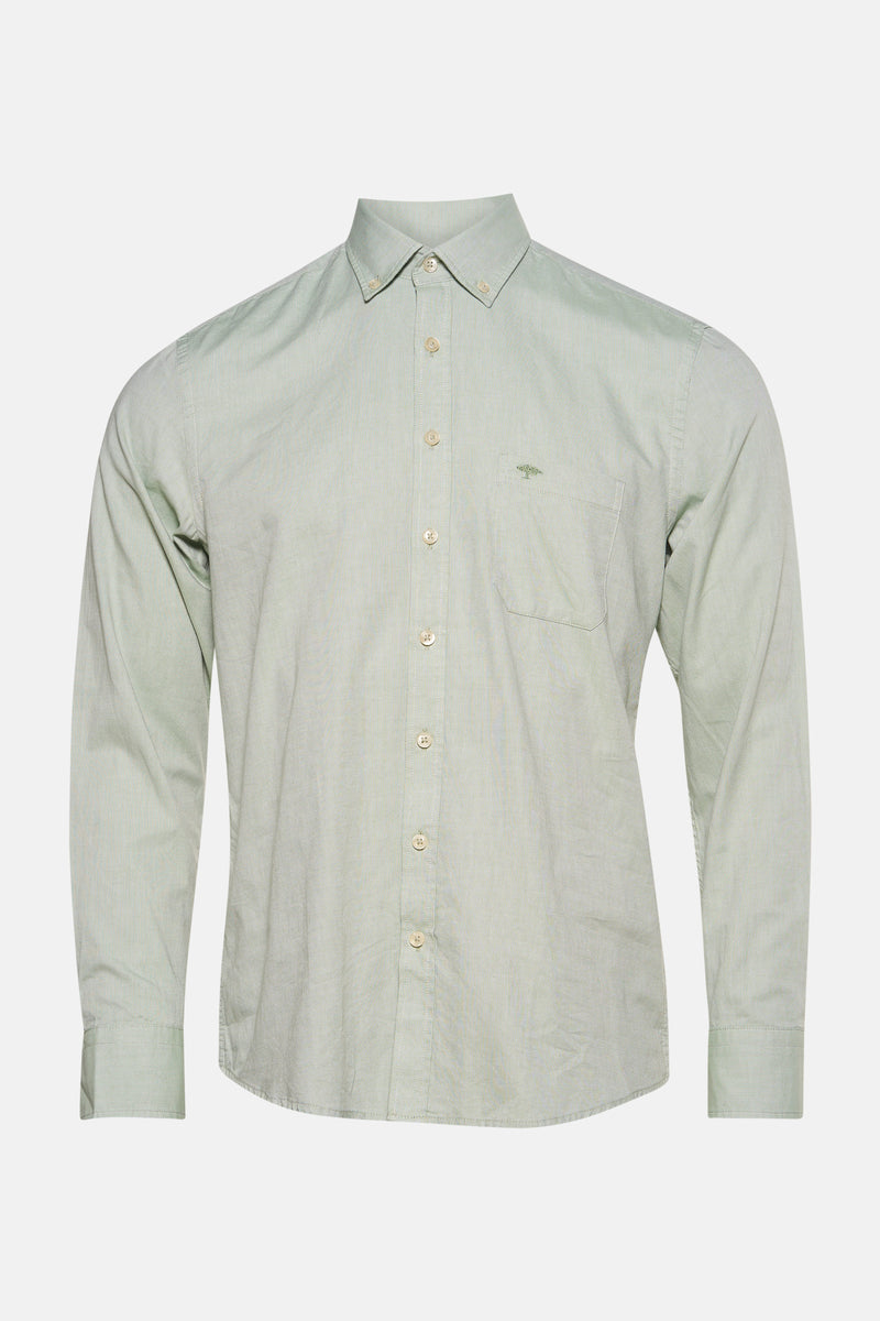 Chemise à manches longues verte de FYNCH-HATTON avec poche poitrine et motif subtil.