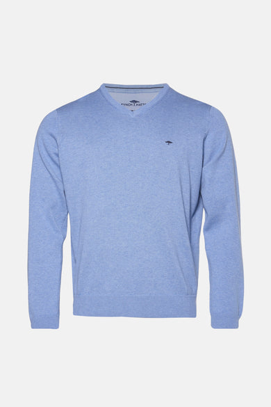 Pull à col en V bleu de FYNCH-HATTON, avec un logo discret d'arbre brodé.