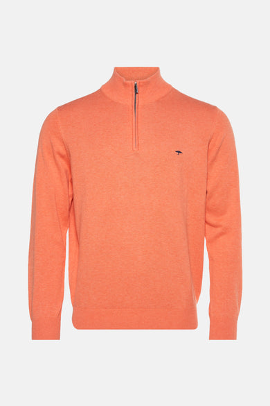 Oranje rollettenkraag van FYNCH-HATTON met knoop en logo op de borst.