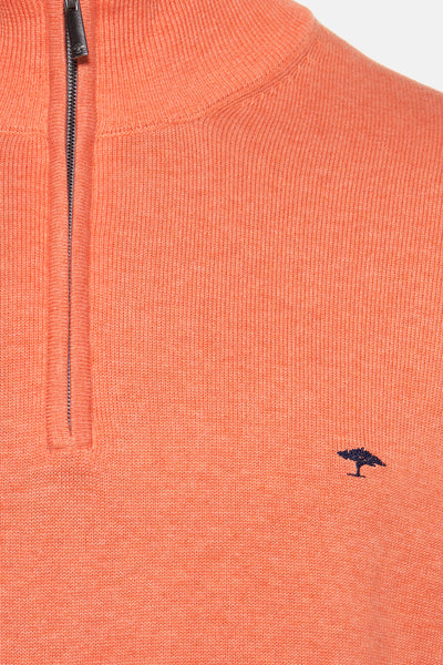 Oranje rollettenkraag van FYNCH-HATTON met gedeeltelijke knop en geborduurde logo.
