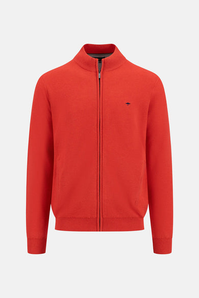 Gilet rouge en maille par FYNCH-HATTON avec fermeture éclair et logo discret.