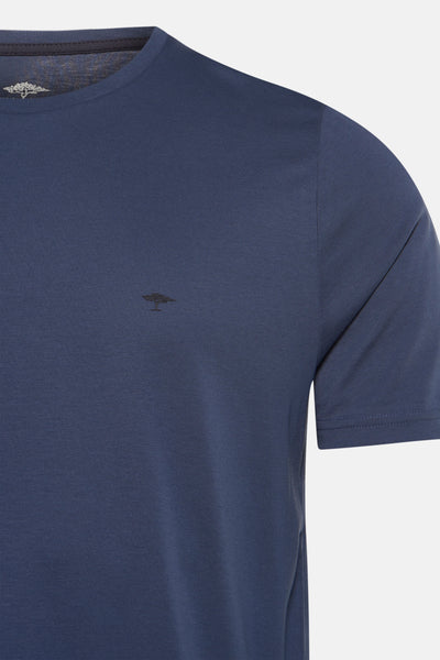 T-shirt bleu à manches courtes de FYNCH-HATTON, avec un petit logo arbre brodé.