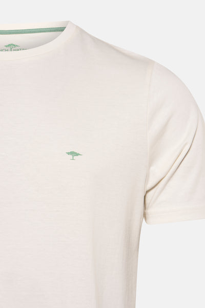 Wit T-shirt met korte mouwen van FYNCH-HATTON met groen boomlogo op de borst.