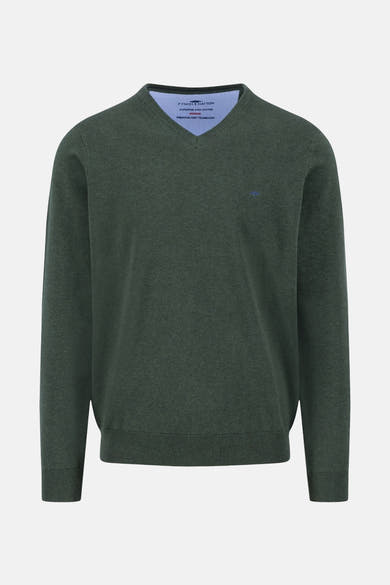 Groene V-hals trui van FYNCH-HATTON, in fijne brei, met een klein geborduurd logo.