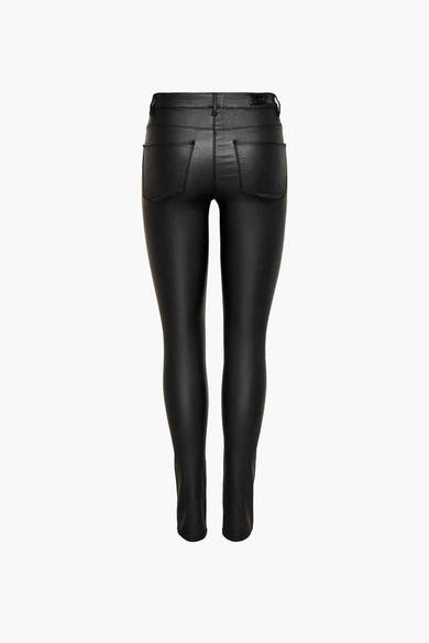 Zwarte broek van ONLY, met een glanzende textuur en een nauwsluitende pasvorm, van achteren gezien.