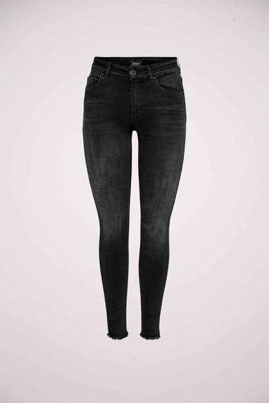 Zwarte skinny jeans van ONLY met rafels aan de zomen.