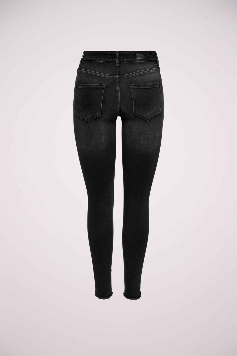 Skinny jeans in zwart denim van ONLY met achterzakken en rafelzoom
