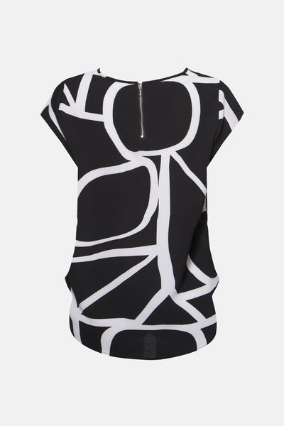 Blouse noire à manches courtes de ONLY, à motif géométrique blanc et fermeture éclair au dos.