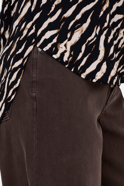 Chemisier à manches courtes multicolore de ONLY®, avec motif zébré noir et beige.