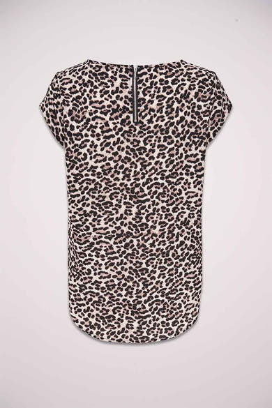 Blouse à manches courtes marron de ONLY, avec un imprimé léopard et une fermeture éclair au dos.
