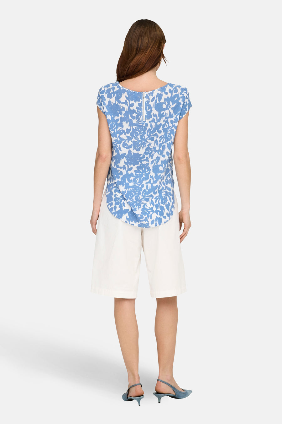 Blouse met korte mouwen in het blauw met bloemenprint van ONLY, met ritssluiting aan de achterkant.