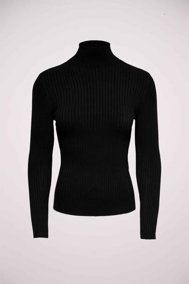 Pull noir col montant de ONLY, en maille côtelée fine.