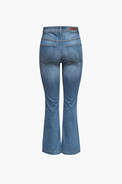 JDY blauwe flared jeans, met achterzakken en bruin ceintuurdetail.