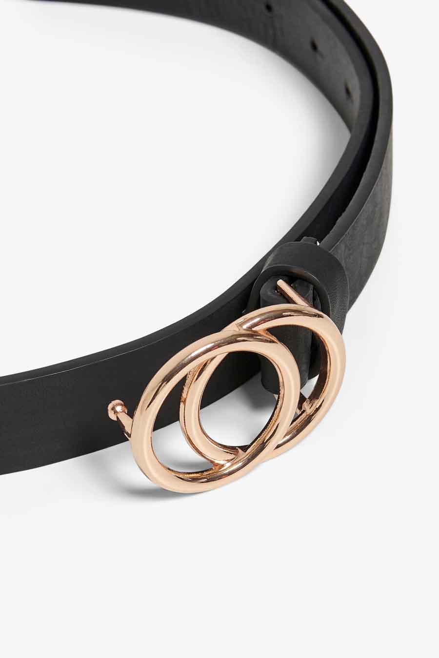 Ceinture noire ONLY® avec boucle dorée à double anneau entrelacé.