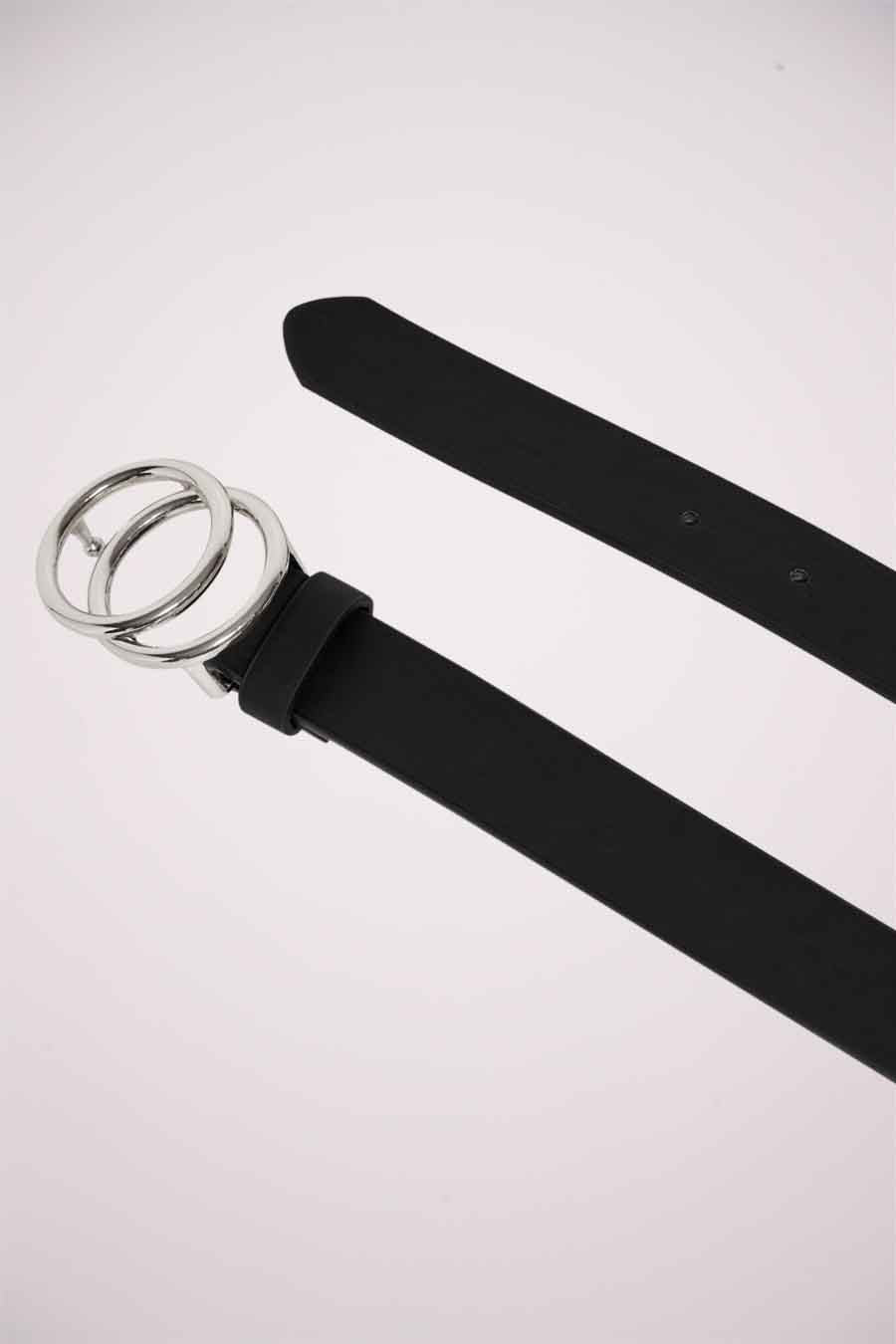 Ceinture noire de ONLY, avec double boucle argentée.