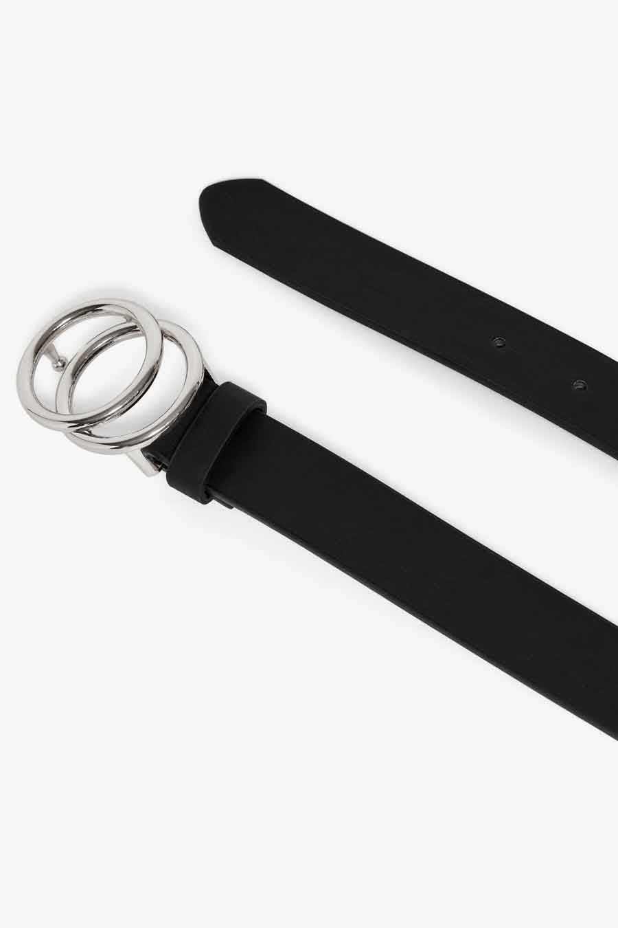 Ceinture noire ONLY, à double boucle argentée.