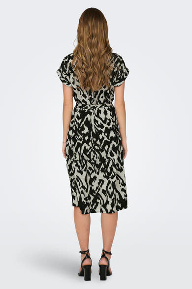 Multikleuren jurk met korte mouwen van ONLY, met zwart en beige abstract patroon, met bijpassende riem.