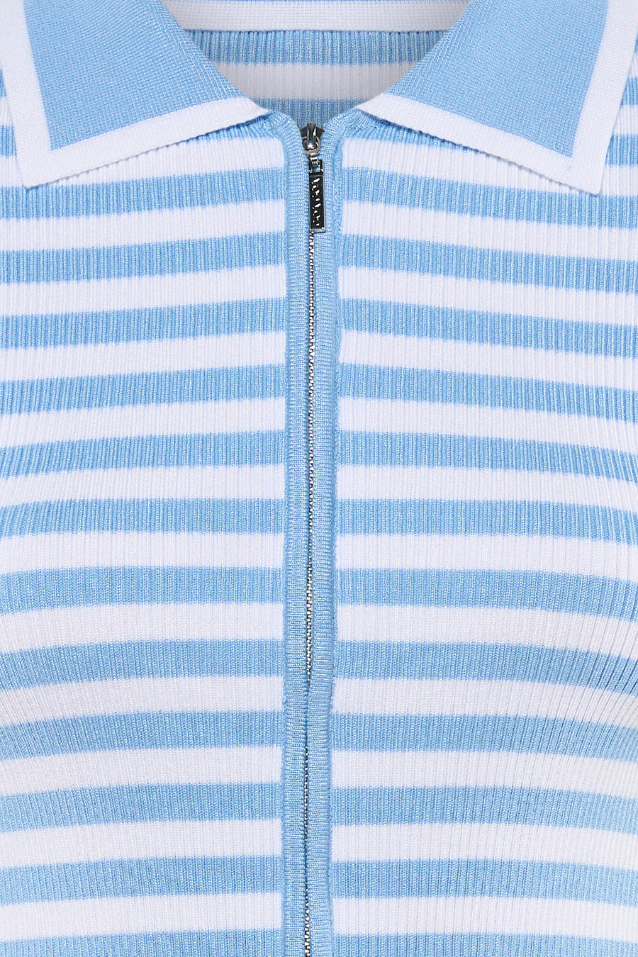 Gestreept blauw-wit GOA GOA T-shirt, geribde gebreide stof met kraag en ritssluiting.
