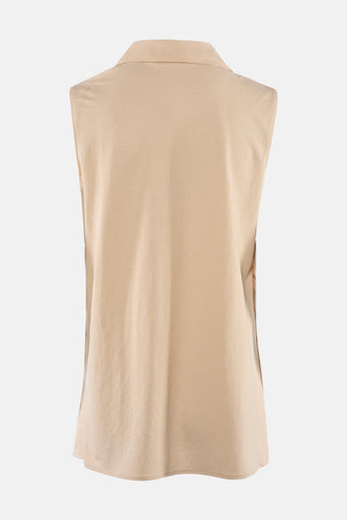 Beige mouwloos hemd van GOA GOA, met kraag, achterzijde, met subtiele stoftextuur en gebogen zoom.