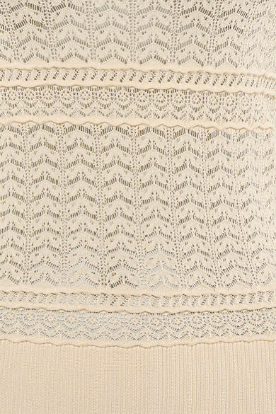 Beige mouwloze top van GOA GOA met chevron-uitsparingen, geschulpte randen en een geribbelde zoom.