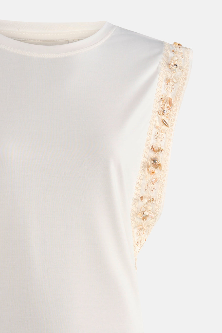 Beige T-shirt met korte mouwen van GOA GOA met decoratieve parelversiering op de schouder.