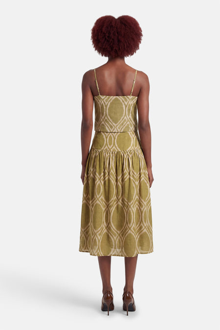 Jupe mi-longue verte GOA GOA, à motif géométrique, avec une taille haute froncée.